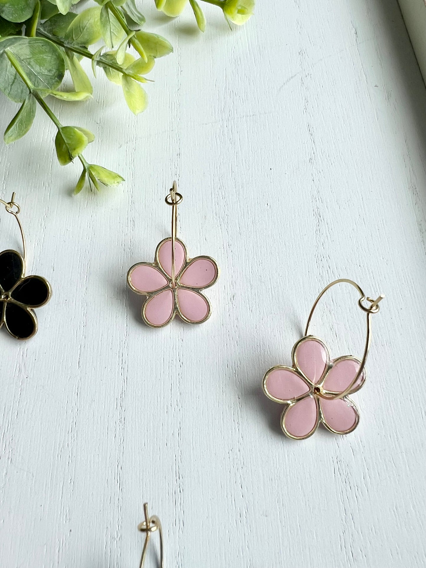 Large Daisy Resin Hoops