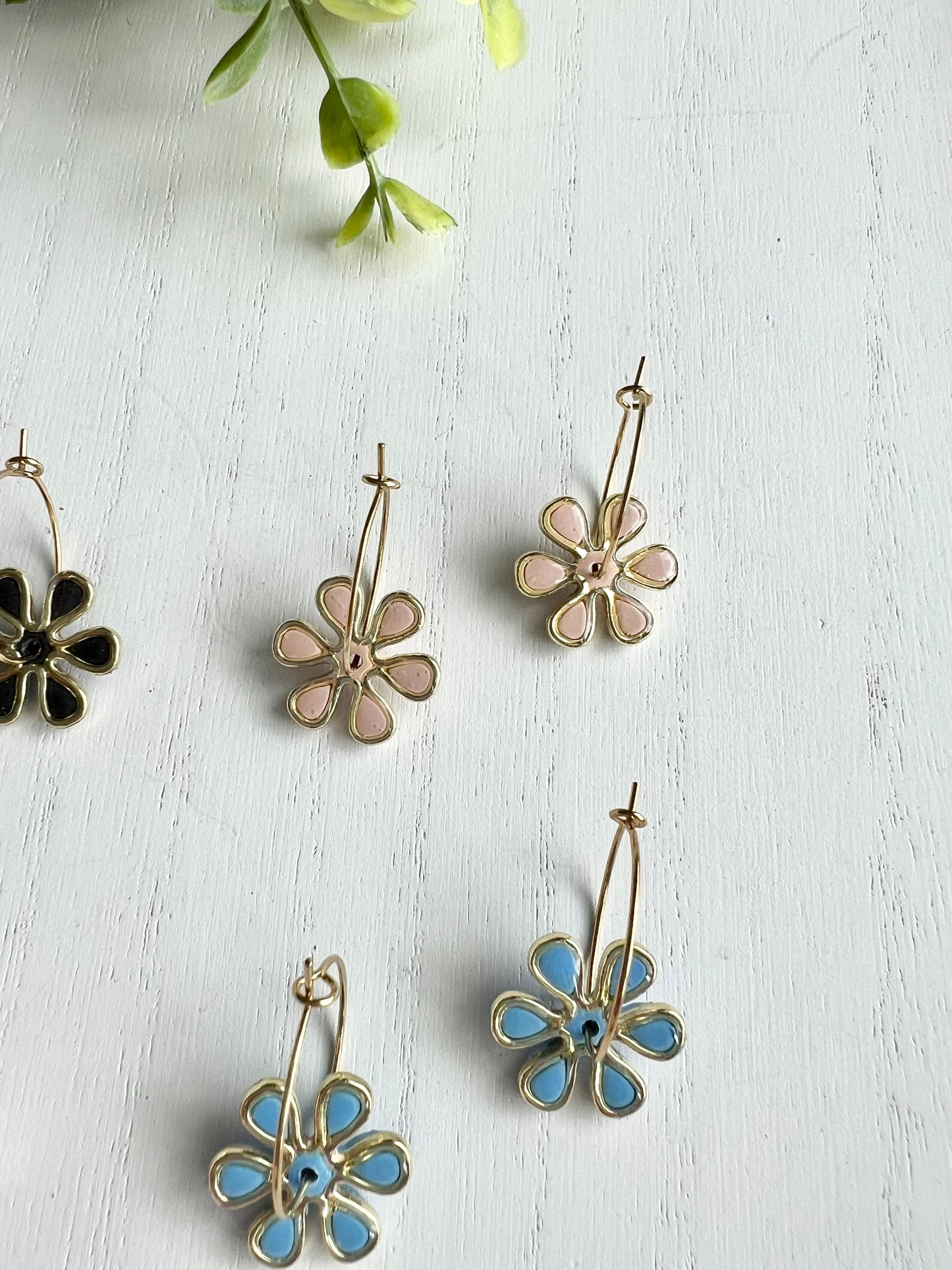 Small Daisy Resin Hoops