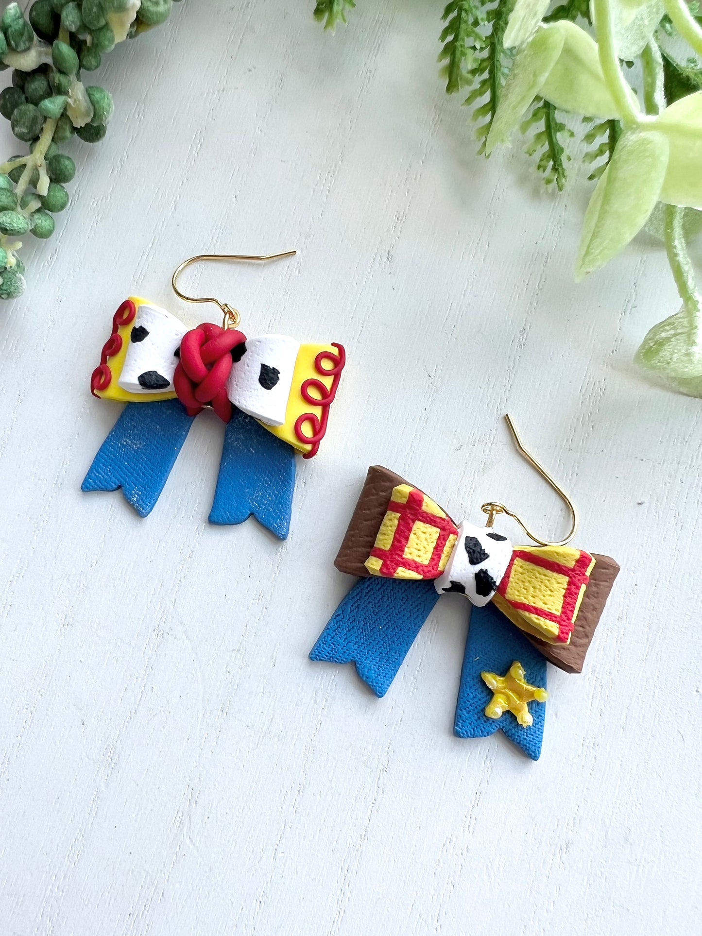 Jessie/Woody Mismatch Bow Dangles