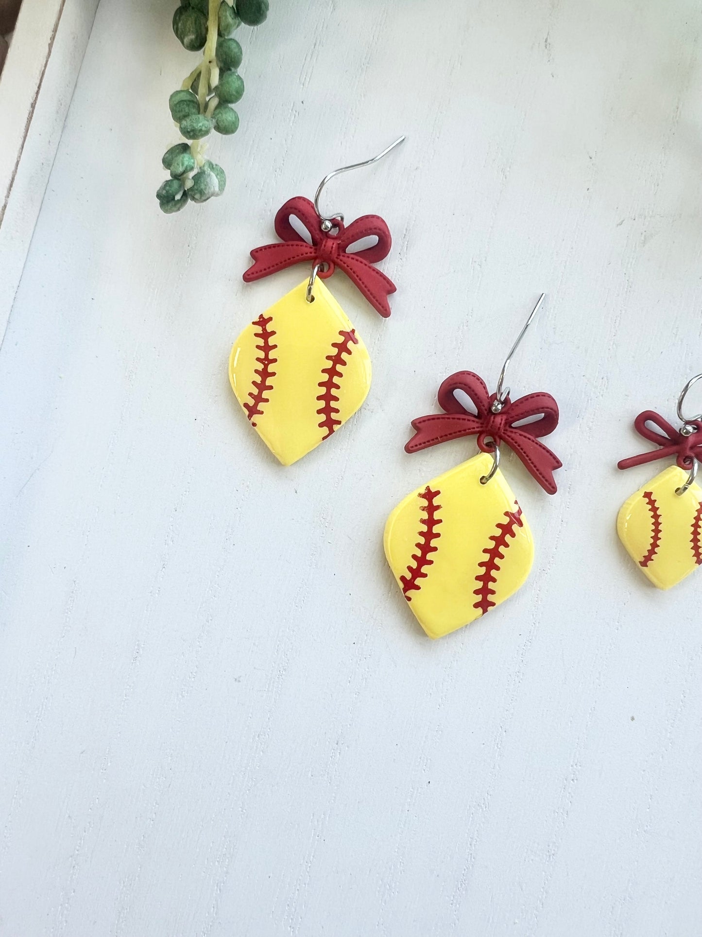 Softball Pointed Oval Bow Dangles