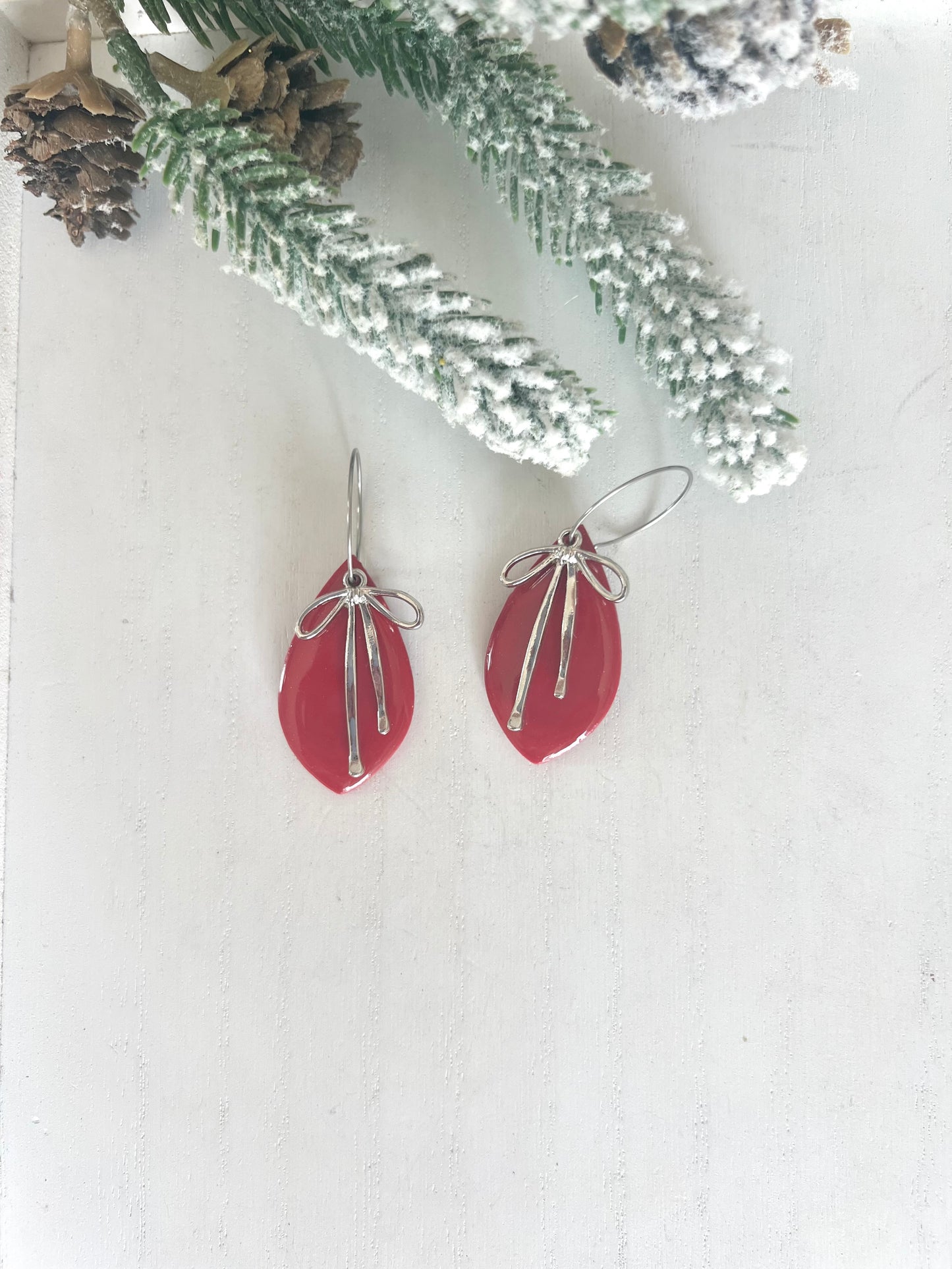 Red Resin Bow Hoops