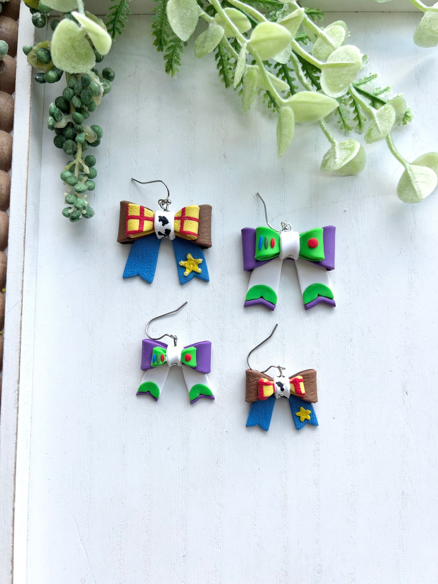 Buzz/Woody Mismatch Bow Dangles
