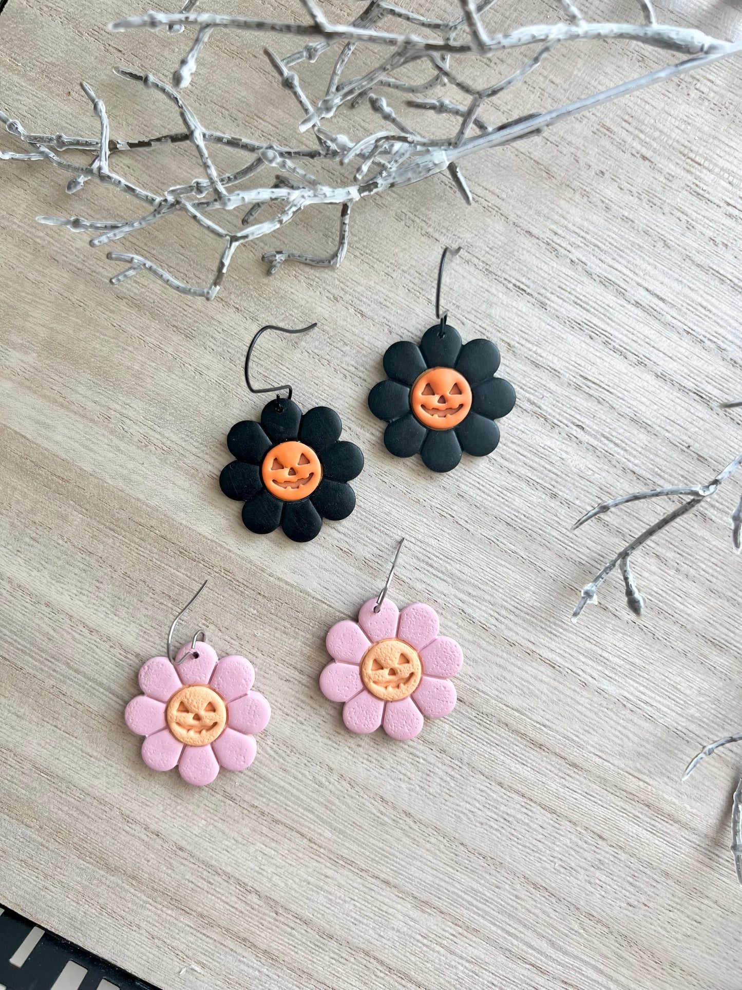 Jack-o-Lantern Daisy Dangles